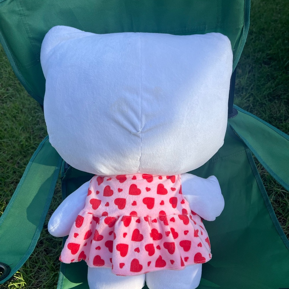 Hello Kitty Valentine Geeter Plush Gemmy Limited Edition 2016 20 inches tall - Picture 7 of 9